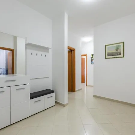 Billy S 4 Bdr By Ps Apartment