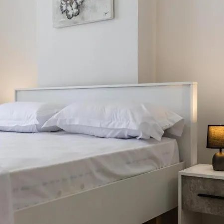 Billy S 4 Bdr By Ps * Durrës