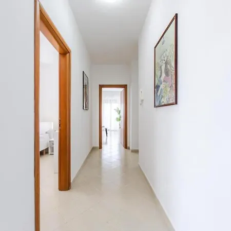 Billy S 4 Bdr By Ps Apartment