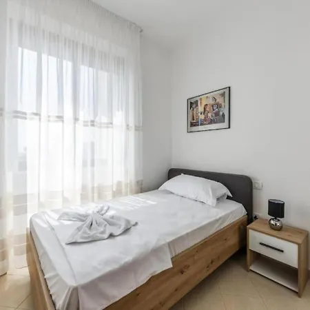 Apartment Billy S 4 Bdr By Ps *