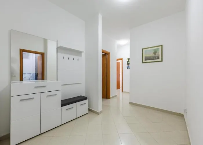 Billy S 4 Bdr By Ps Apartment