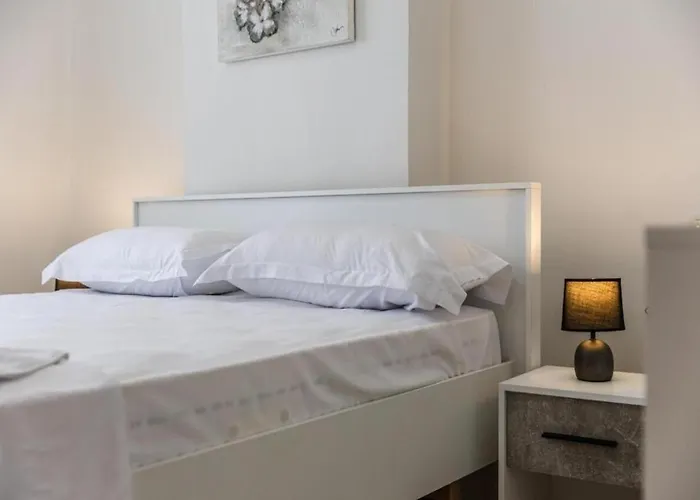 Billy S 4 Bdr By Ps * Durrës