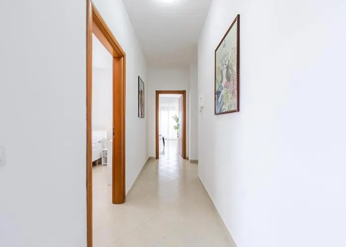 Billy S 4 Bdr By Ps Apartment