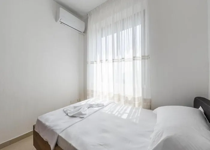 Billy S 4 Bdr By Ps Apartment Durres