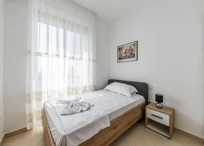 Apartment Billy S 4 Bdr By Ps *