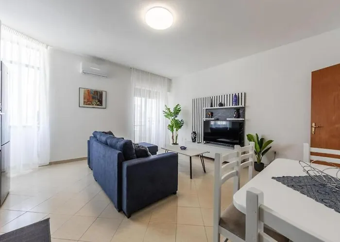 Billy S 4 Bdr By Ps Apartment