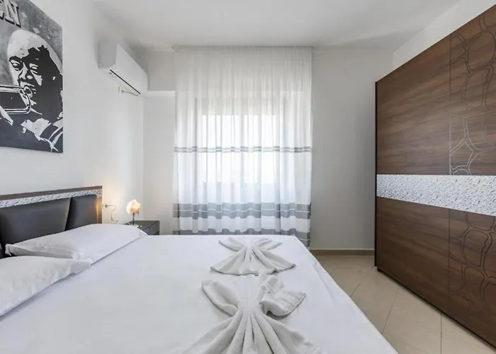 Billy S 4 Bdr By Ps * Durres