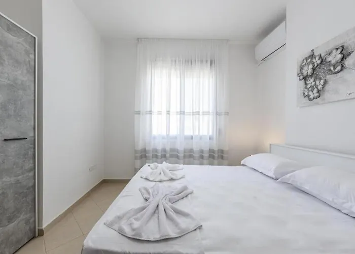 Apartment Billy S 4 Bdr By Ps *